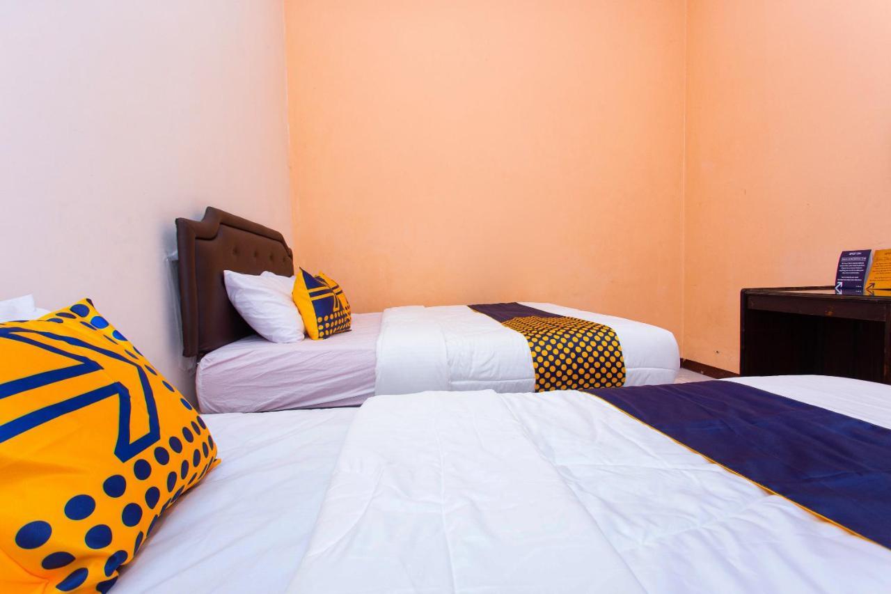 สปอต ออน 2697 โฮมี เฮาส์ Hotel เซอมารัง ภายนอก รูปภาพ