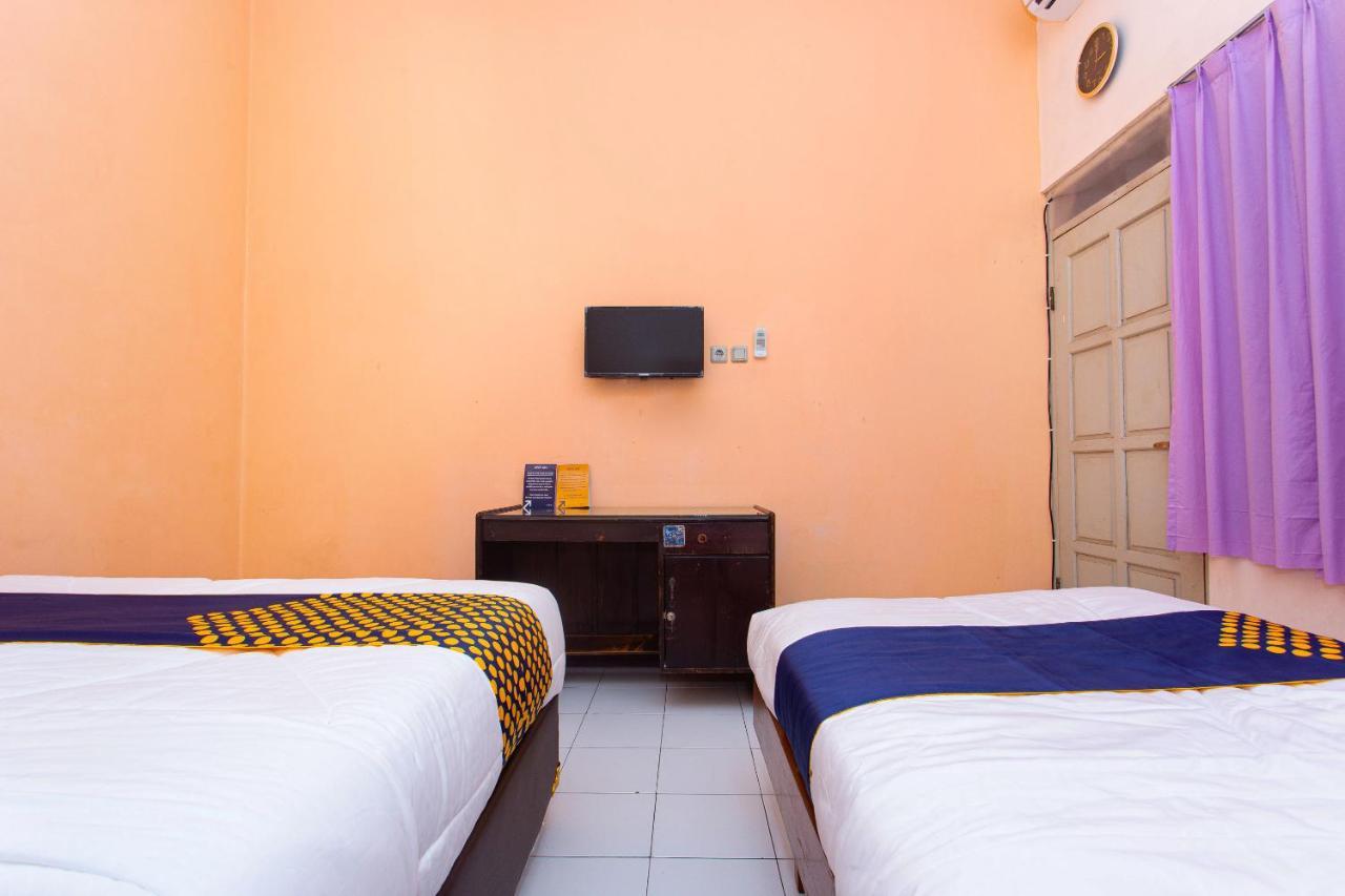 สปอต ออน 2697 โฮมี เฮาส์ Hotel เซอมารัง ภายนอก รูปภาพ