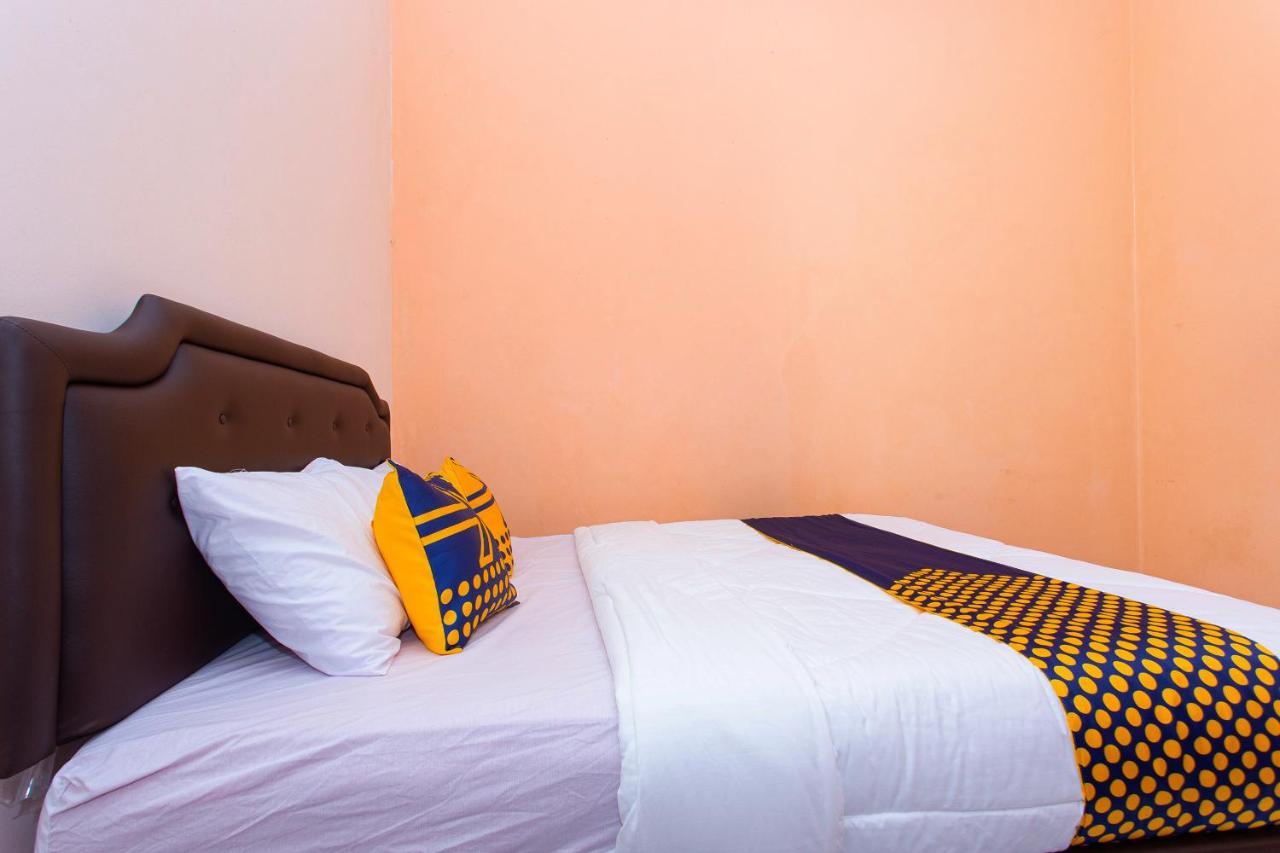 สปอต ออน 2697 โฮมี เฮาส์ Hotel เซอมารัง ภายนอก รูปภาพ